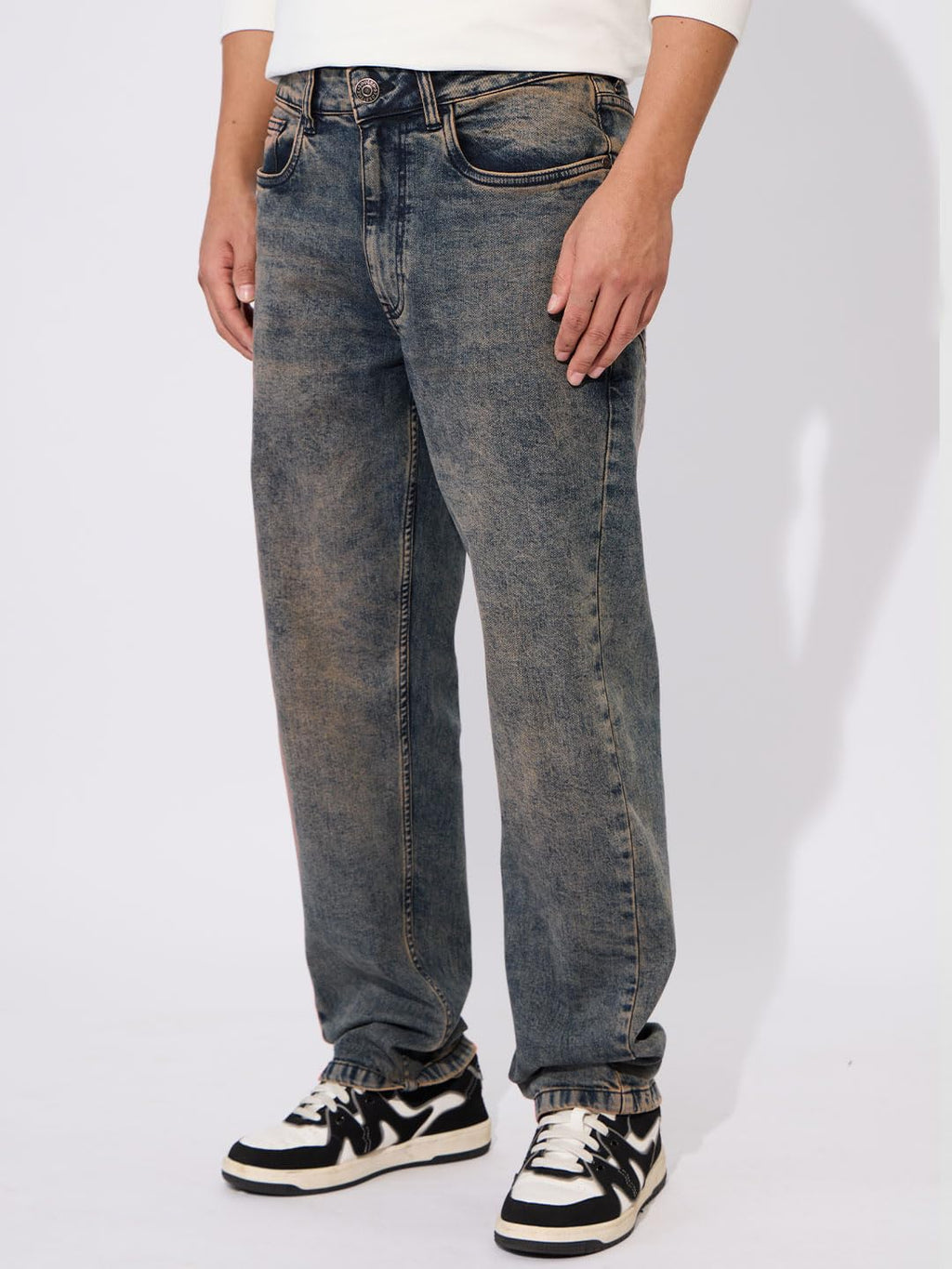 The Souled Store Denim: Washed Blue Men and Boys Buttoned Solid Cotton Blend Straight Fit Jeans