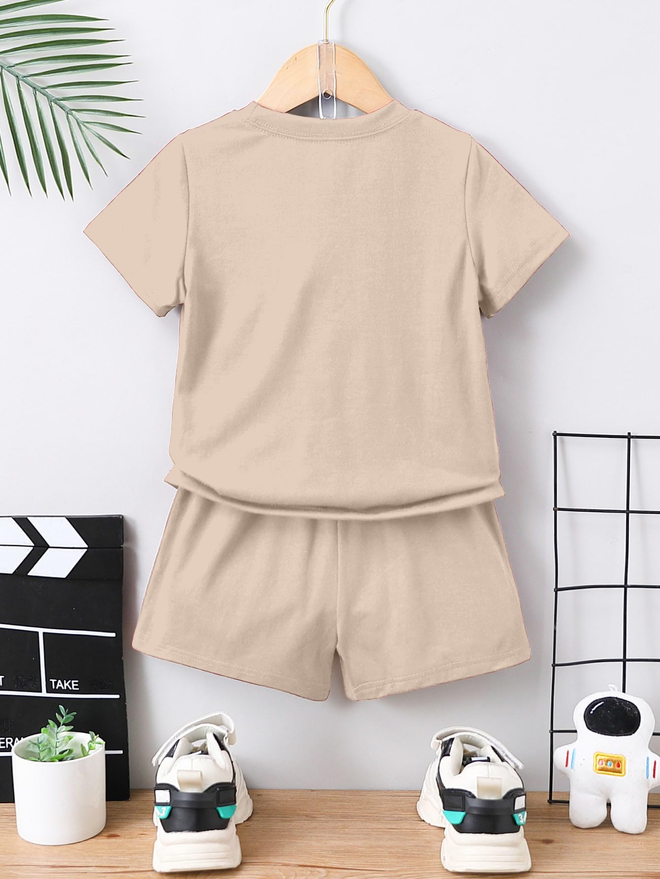 AVANOVA Boys Mehandi 2pcs Young Boy Loose Comfortable T-Shirt With Los Angeles Print And Shorts, Casual Cute Style Suitable For