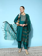 Ishin Women'S Green Yoke Design A-Line Kurta Set With Toruser & Dupatta
