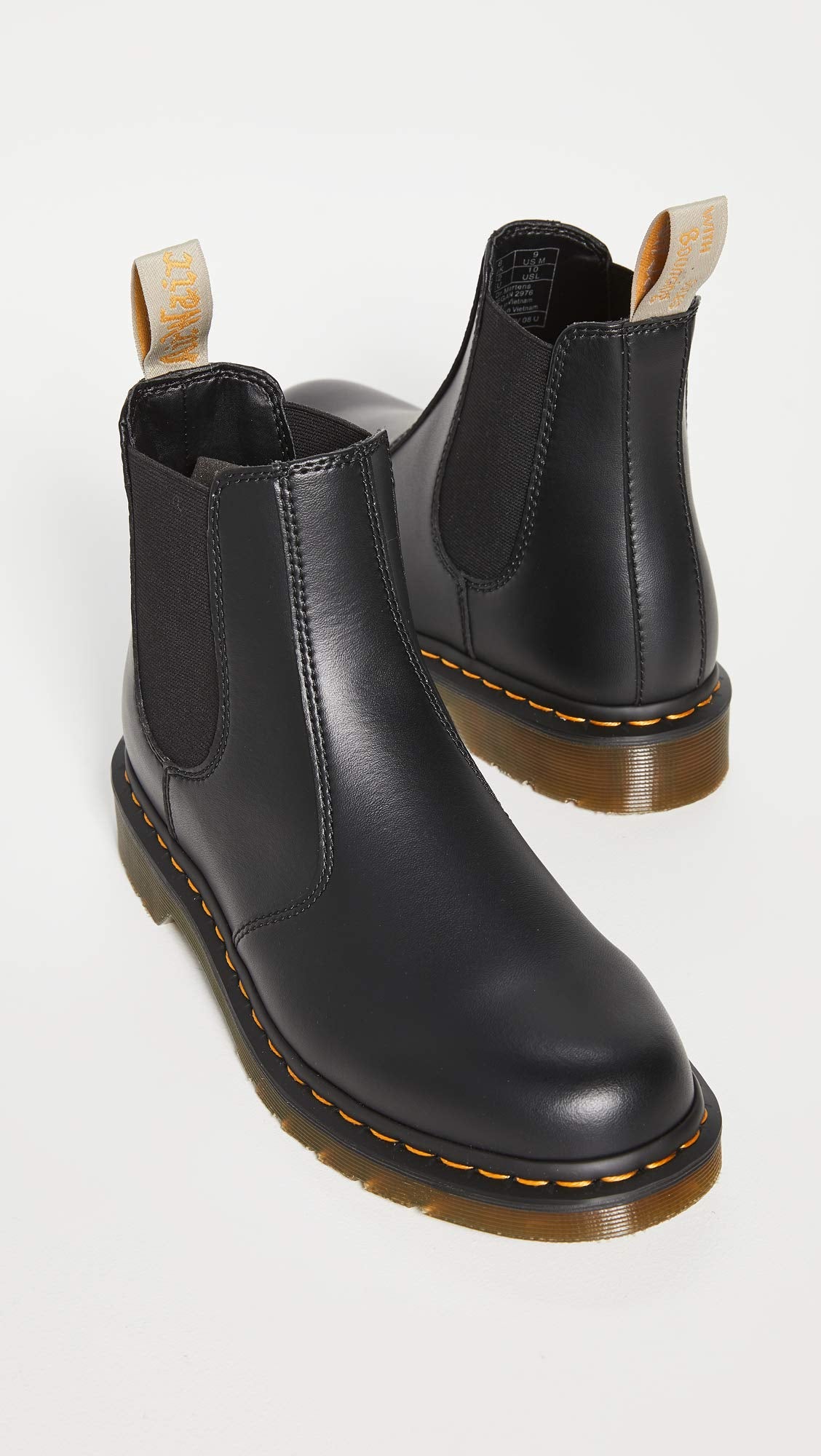 Dr. Martens Men's 2976 Felix Rub Off Chelsea Boot, black, 7 Men/8 Women US