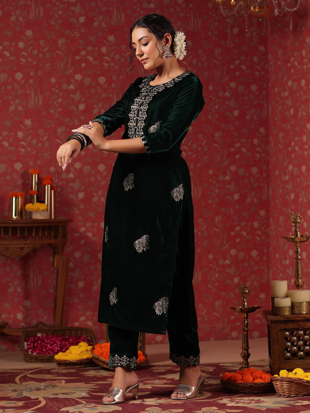 Ishin Women'S Velvet Ethnic Motifs Zari Green Straight Kurta Suit Set With Trousers