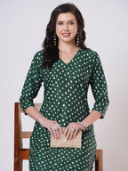 ANNI DESIGNER Women s Bandhani Print Straight Viscose Rayon Kurta with Pants, Green, L