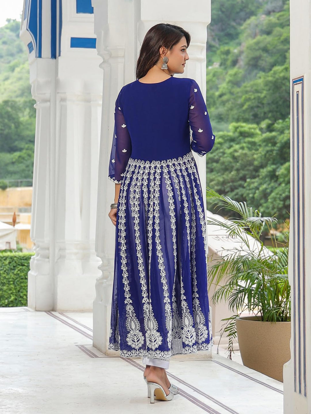 Gosriki Women'S Georgette Anarkali Chikankari Embroidered Kurta