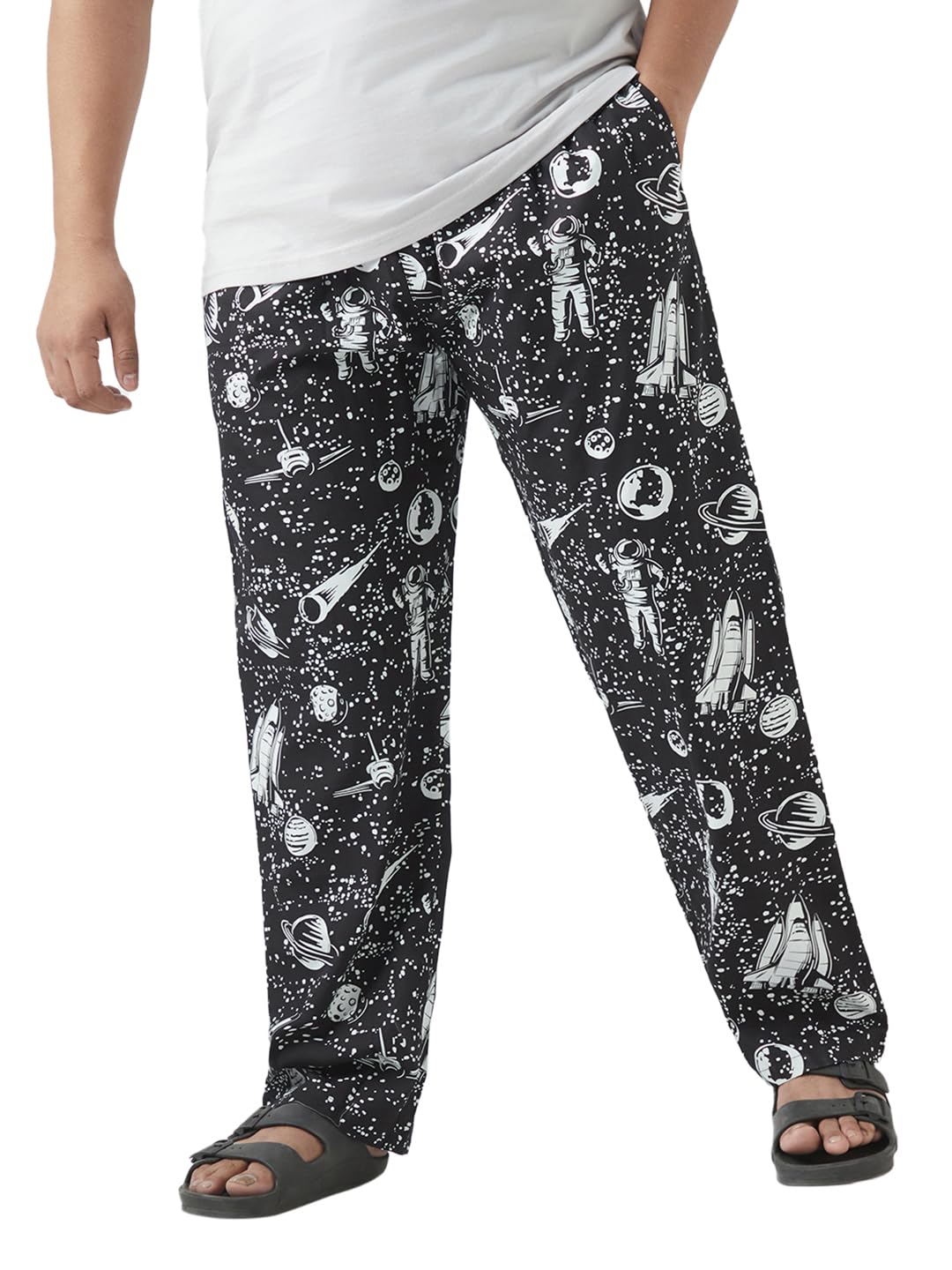 Bewakoof Mens All Over Printed Regular Fit Poplin Plus Size Pyjamas_642210_Black_3XL