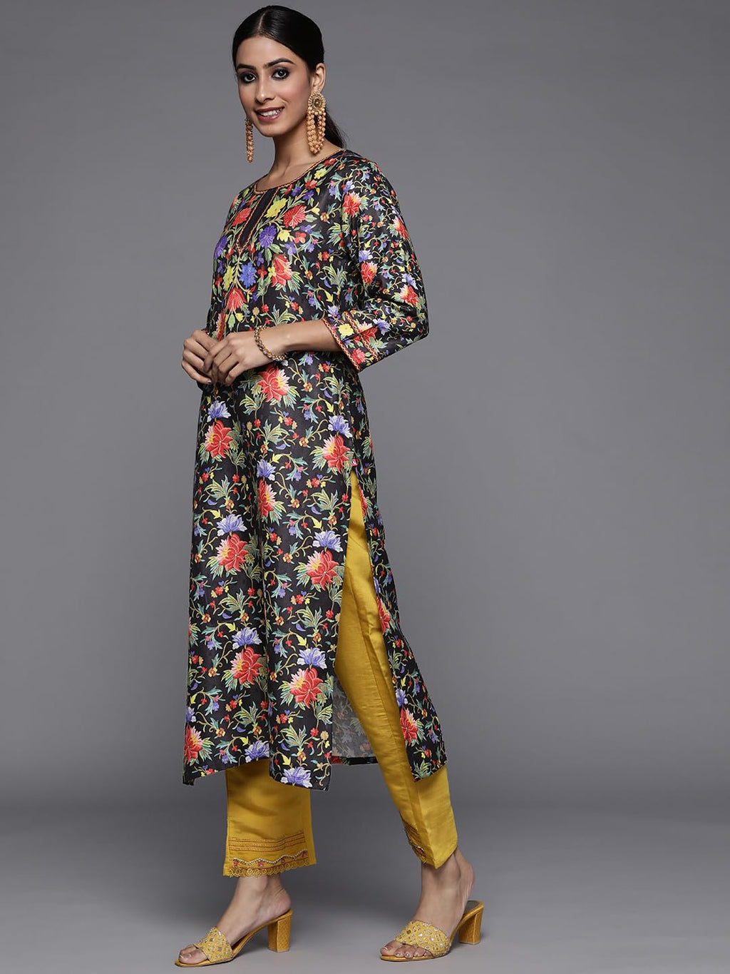 Varanga Black Pashmina Floral Printed Straight Winter Kurta With Three Quarter Sleeves