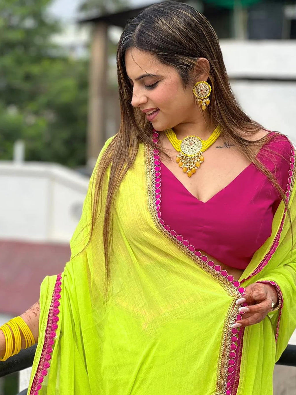 Satrani Womens Plain Georgette Saree