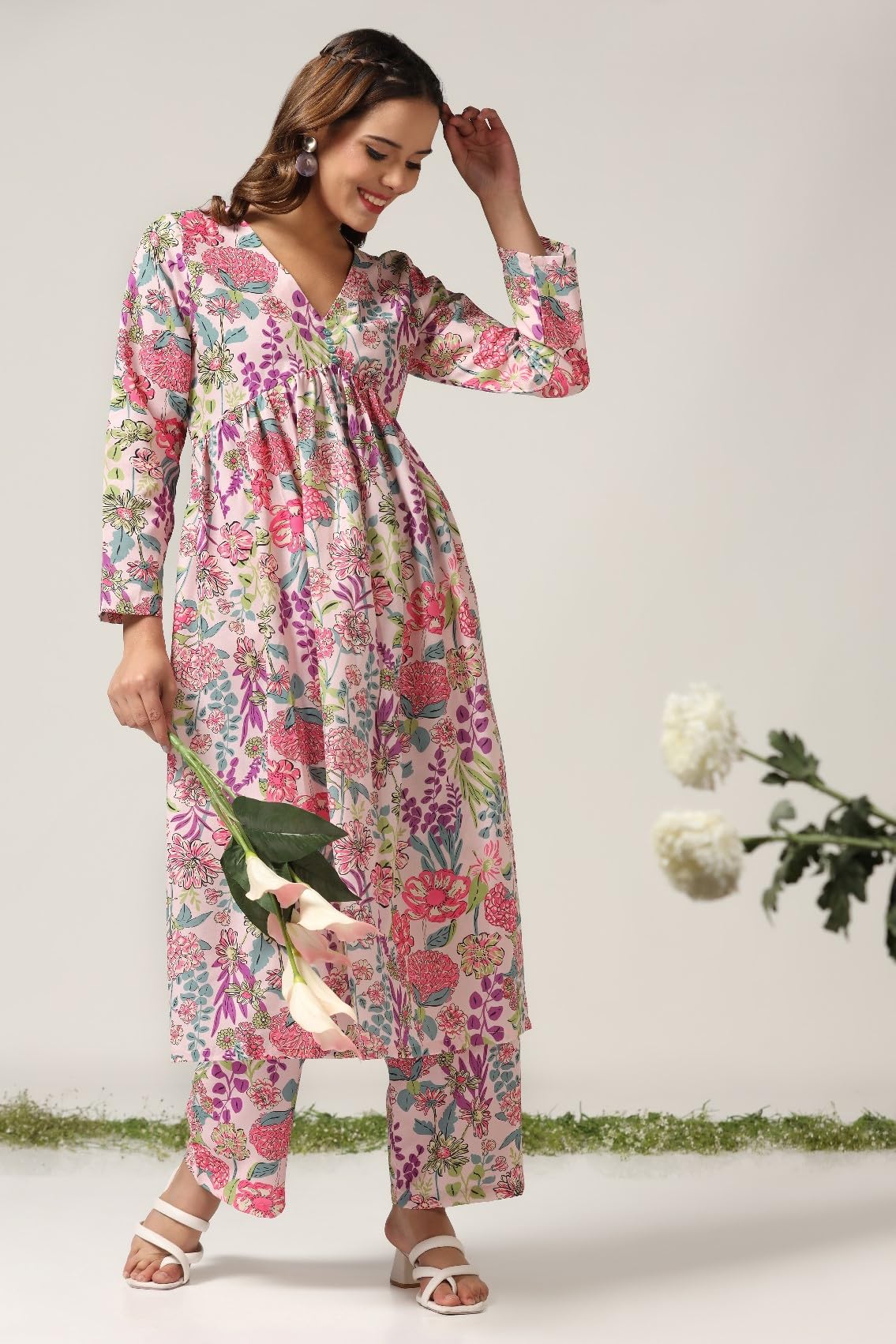 OM SAI LATEST CREATION Kurta Set for Women