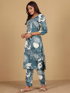 Varanga Women Round Neck Bold Print Kurta Set
