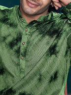 Vardha MenS Viscose Sequence Stitched Kurta, Flowy Green Pattern Shibori Dyed Ethnic Kurtas For Men, Mandarin Collar, Pearl But