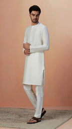 Manyavar MenS Kurta, Full Sleeves Mandarin Collar Ethnic Knee Length Kurta, Blended Viscous Solid Kurta For Festival, Wedding,