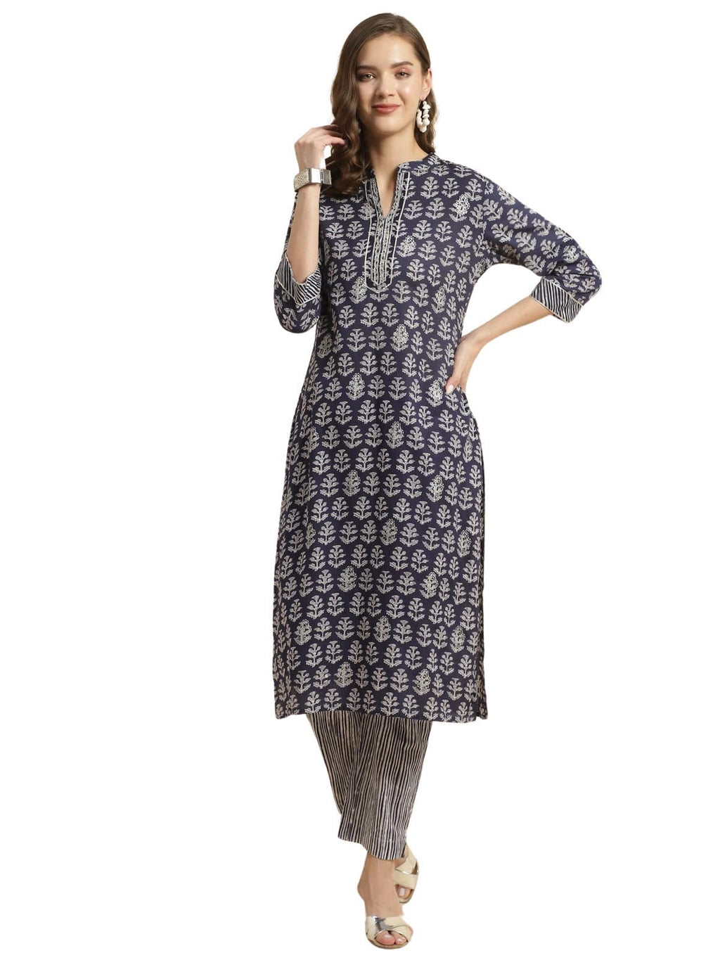 Rangita Women Indigo Cotton Floral Printed Calf Length Straight Kurti With Pants, S