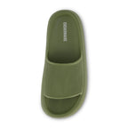 CUSHIONAIRE Men's Feather pool slide with +Comfort, Green 8