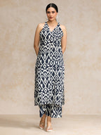 Varanga Women Blue Ikat Printed Straight Kurta With Bottom