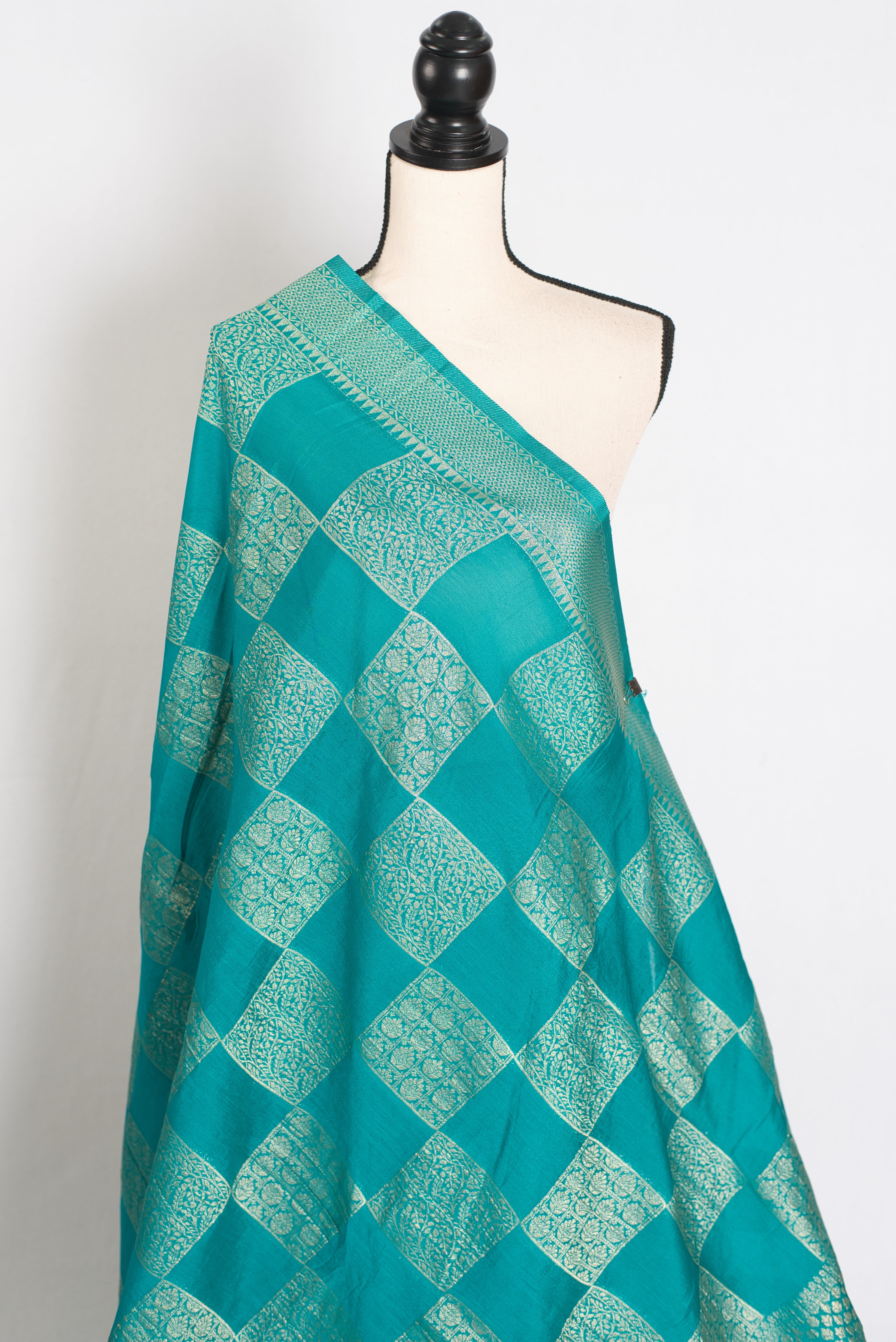 Rama : Green Semi Crepe Georgette Banarasi Saree with Designer Gold Zari Work