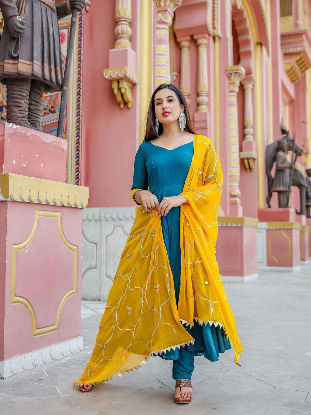 Gosriki Women Kurta And Palazzos & Dupatta