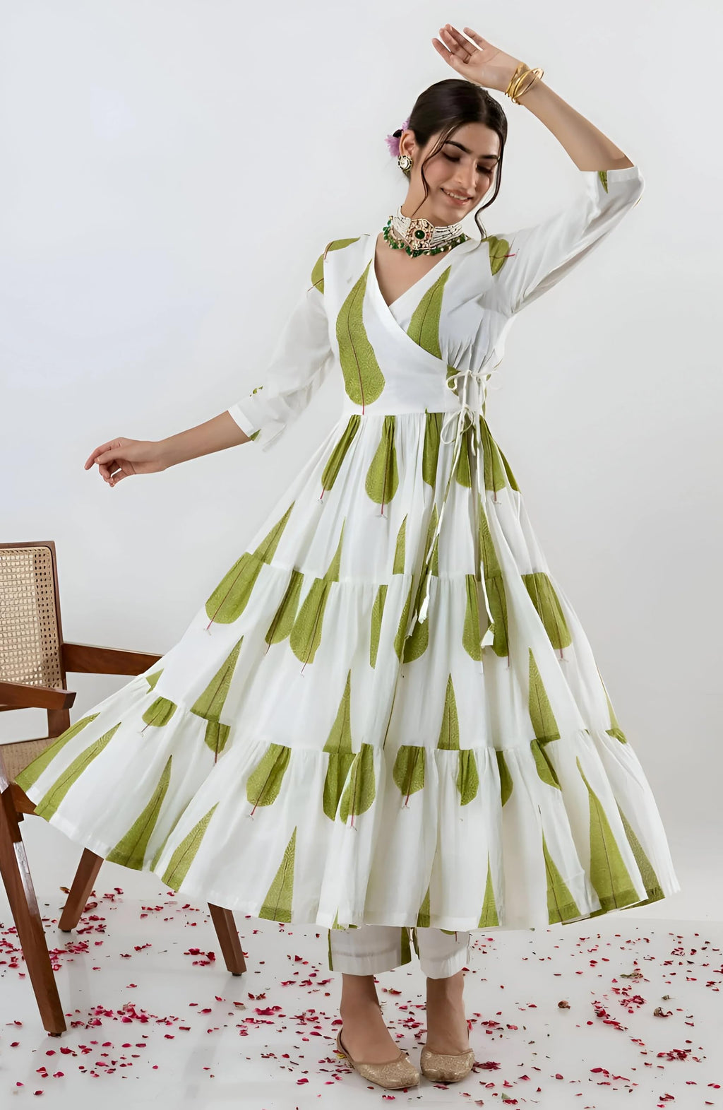 Sugathari WomenS White Georgette Anarkali Floral Printed Kurta With Pant & Dupatta