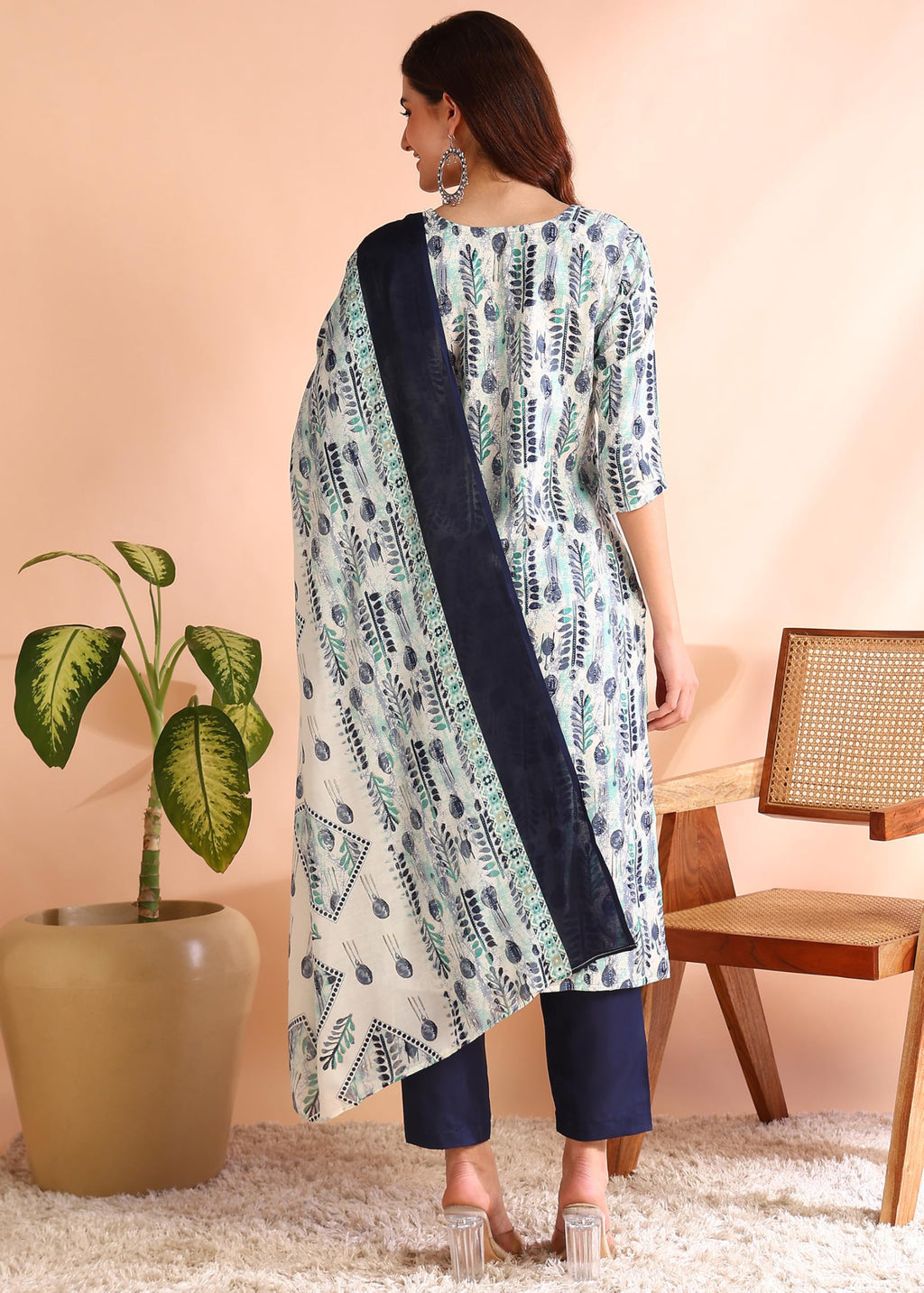 Memore WomenS Poly Rayon Floral Printed Kurta Pant Dupatta Set With V Neck 3/4 Sleeves Straight Calf Length And Soild Bottom El