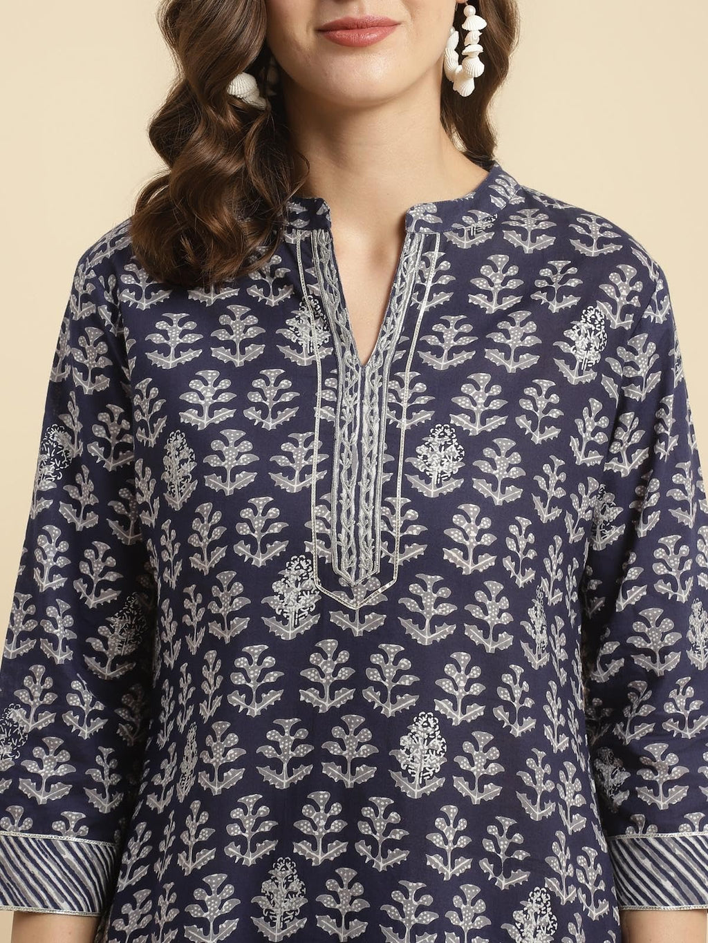 Rangita Women Indigo Cotton Floral Printed Calf Length Straight Kurti With Pants, S