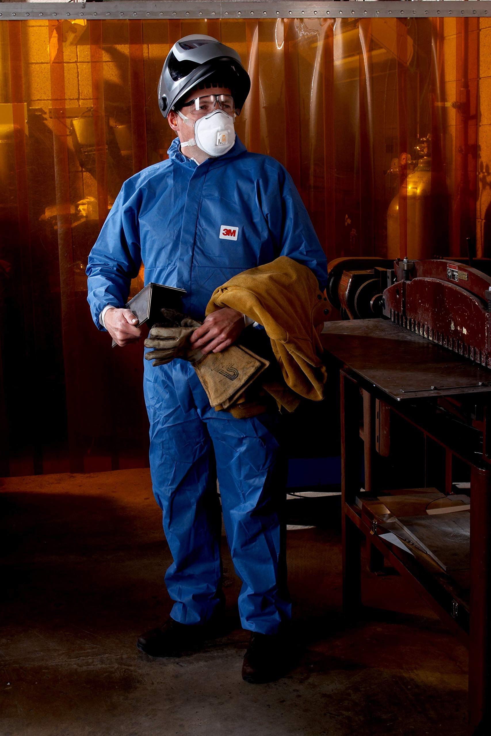 3M Protective Disposable Coveralls, Bulk Pack of 25, Hooded, Secondary Flame Spread-Resistant Treatment, SMS Based, Light Liquid