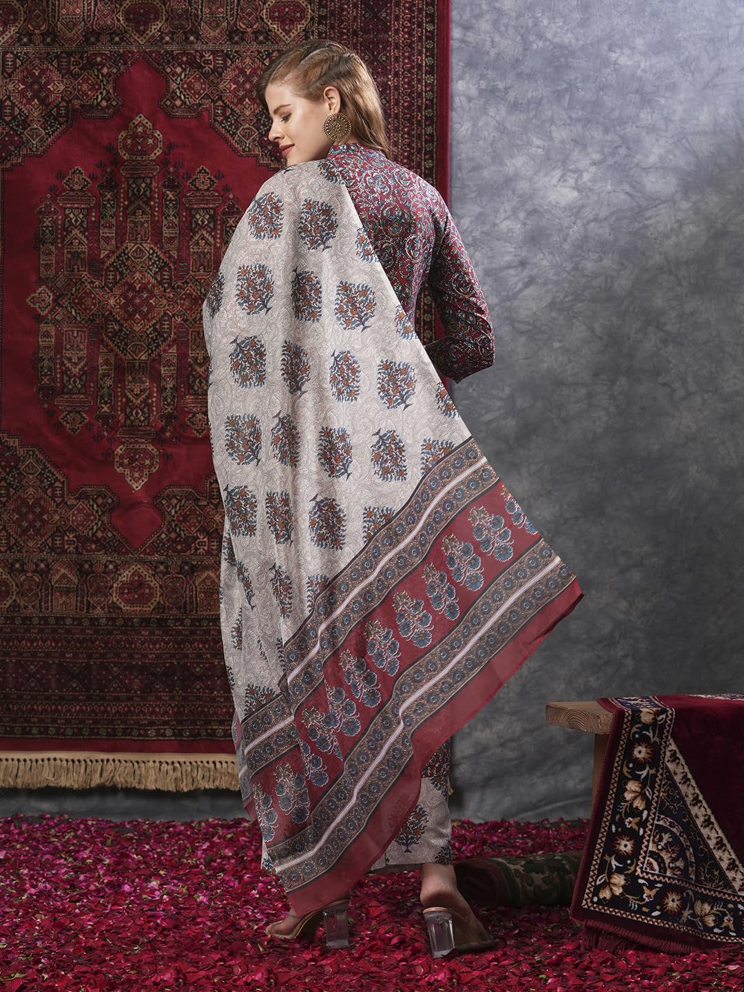 Gosriki Women'S Rayon Blend Printed Straight Kurta Plazzo With Printed Dupatta