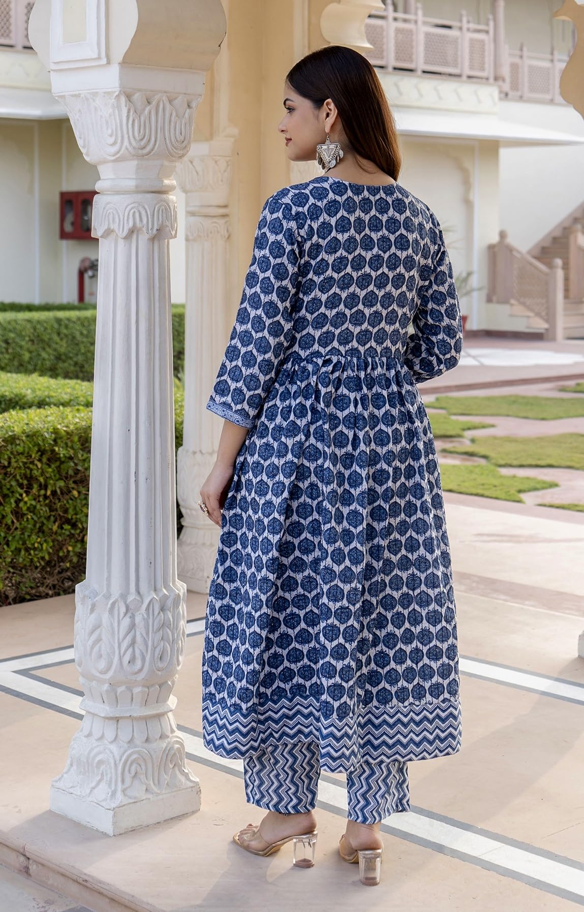 Klosia Women Printed Kurta And Pant Set With Dupattas