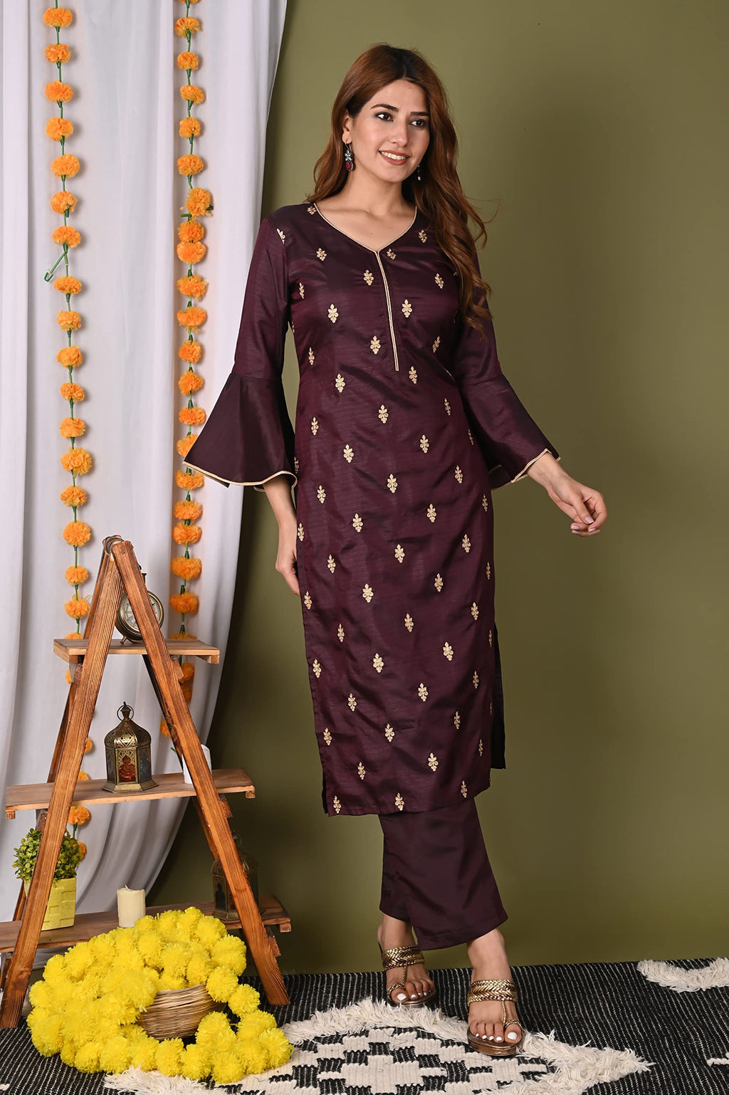 Gosriki Women'S Silk Blend Kurta With Pant And Dupatta