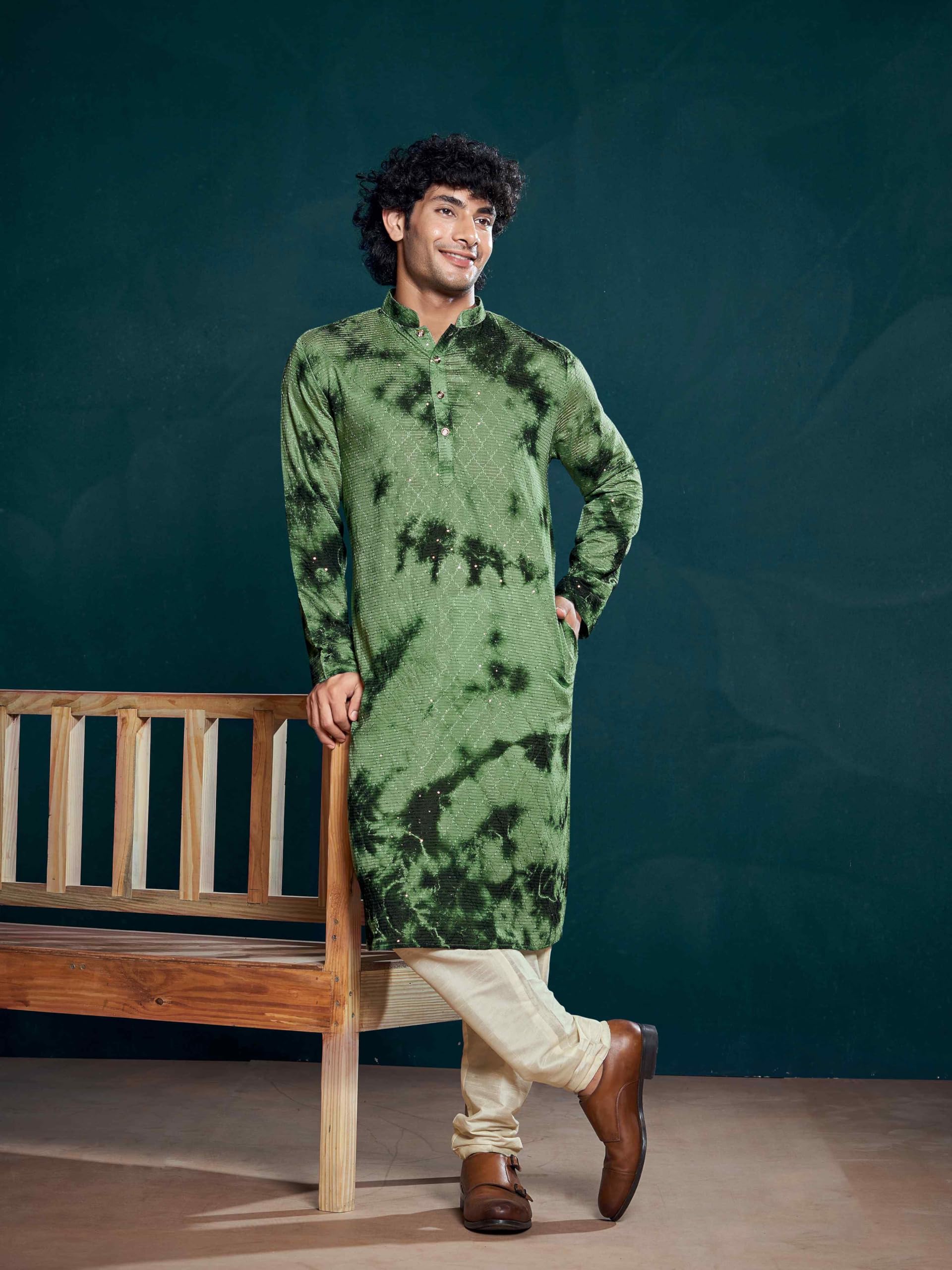 Vardha MenS Viscose Sequence Stitched Kurta, Flowy Green Pattern Shibori Dyed Ethnic Kurtas For Men, Mandarin Collar, Pearl But