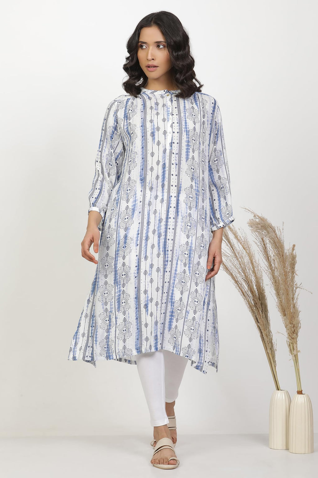 W For Woman White And Blue Printed Kurta And Pants Set