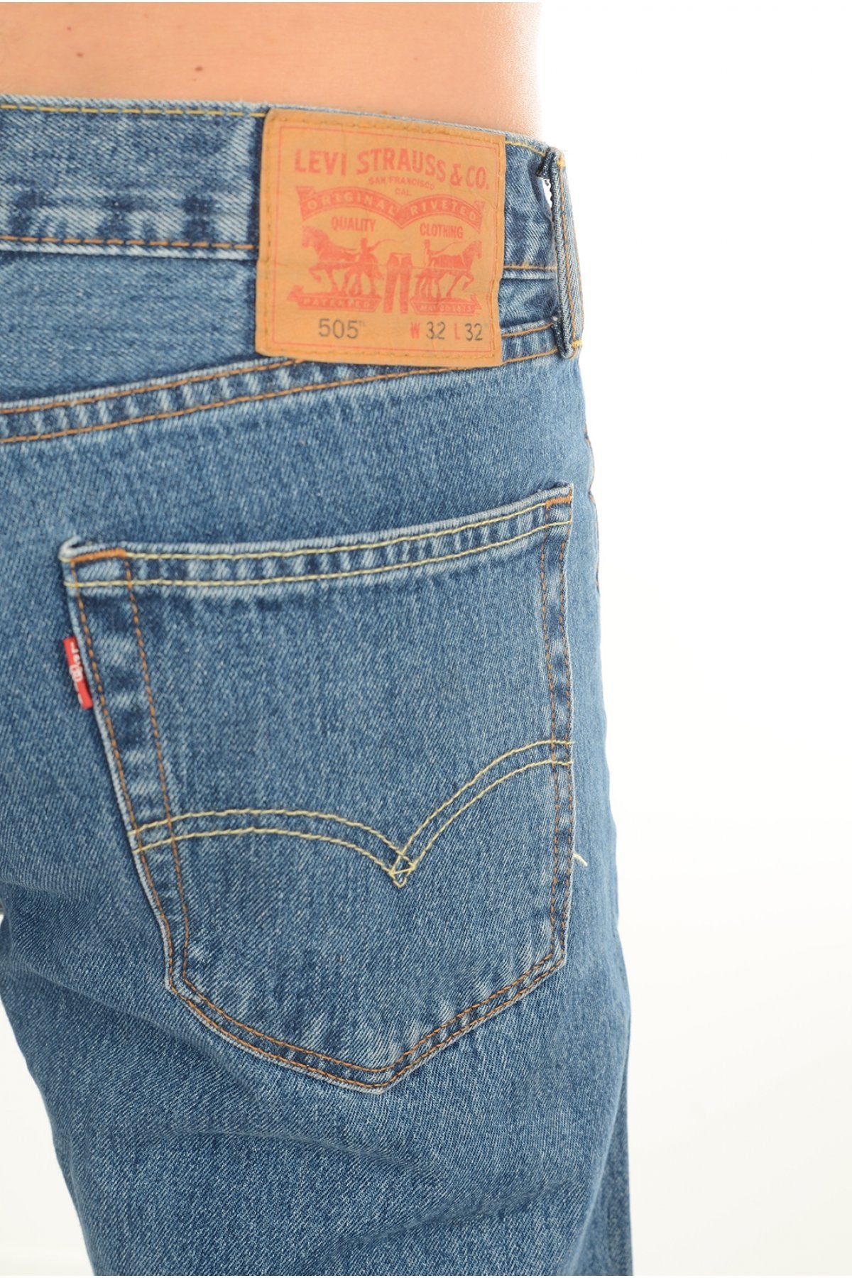 Levi 's Men 's 505 Regular Fit Jeans (Also Available in Big & Tall), Medium Stonewash, 34W x 32L