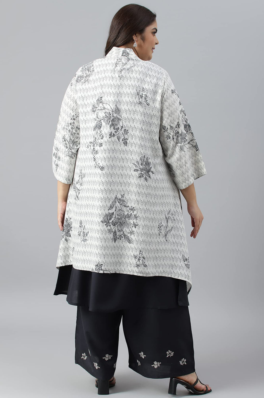 W For Woman Plus Size White And Deep Blue Ombre Kurta With Printed Gilet And Parallel Pants