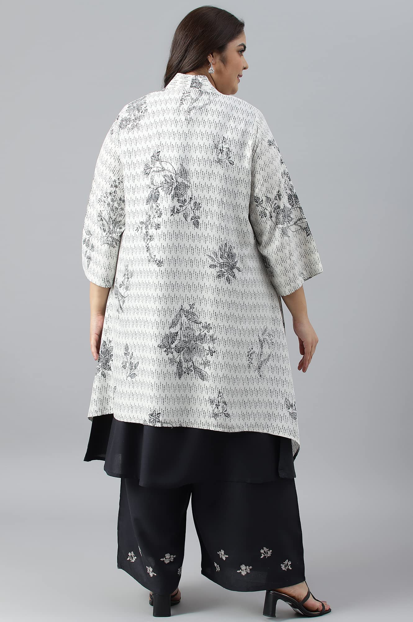 W For Woman Plus Size White And Deep Blue Ombre Kurta With Printed Gilet And Parallel Pants