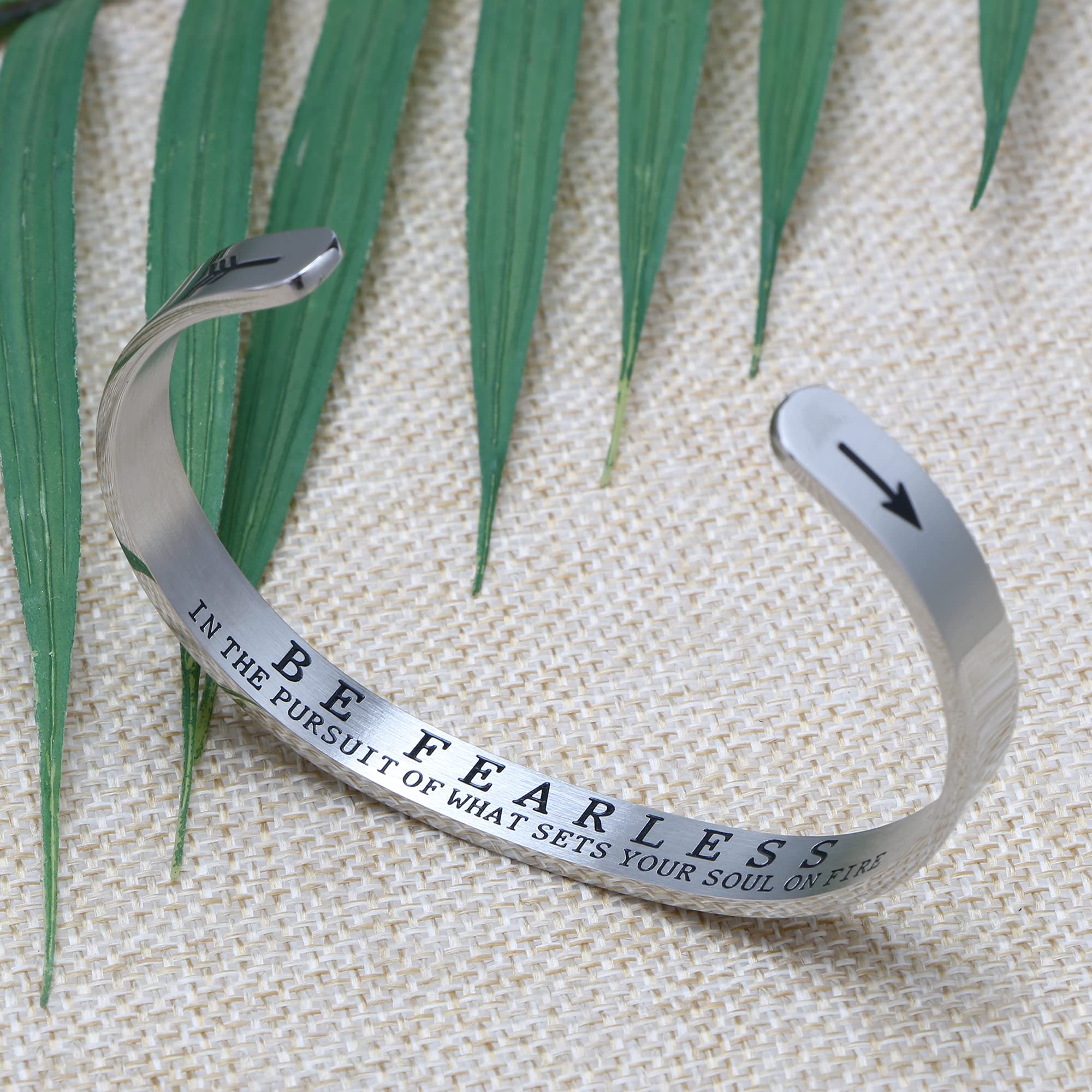 Inspirational Bracelets for Women Sympathy Daughter Gifts from Mom Grandma Aunt Cousins Sisters Birthday Christmas Jewelry for W