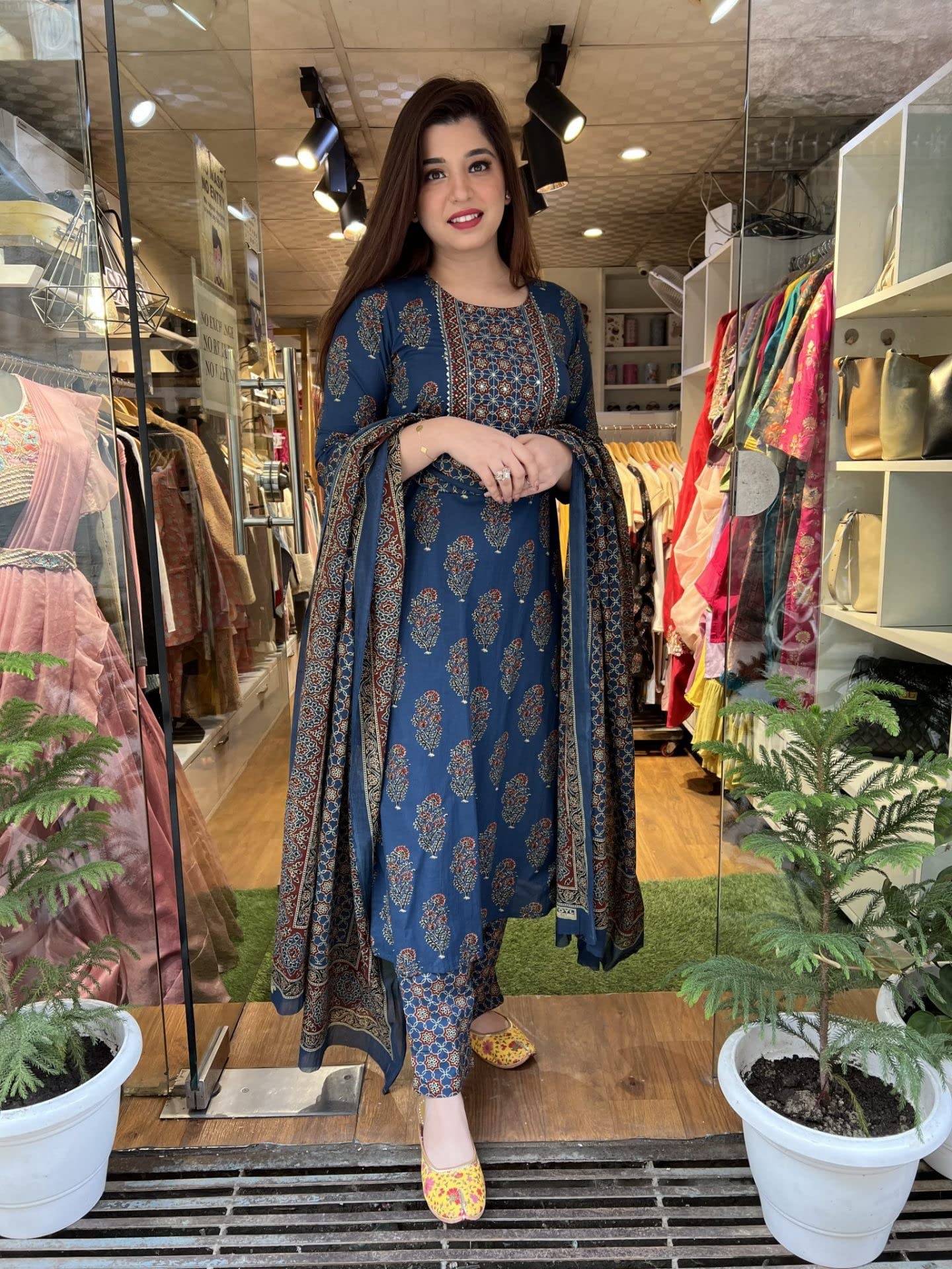 Gosriki Women'S Cotton Blend Straight Printed Kurta With Pant & Dupatta (Patni-Gs)