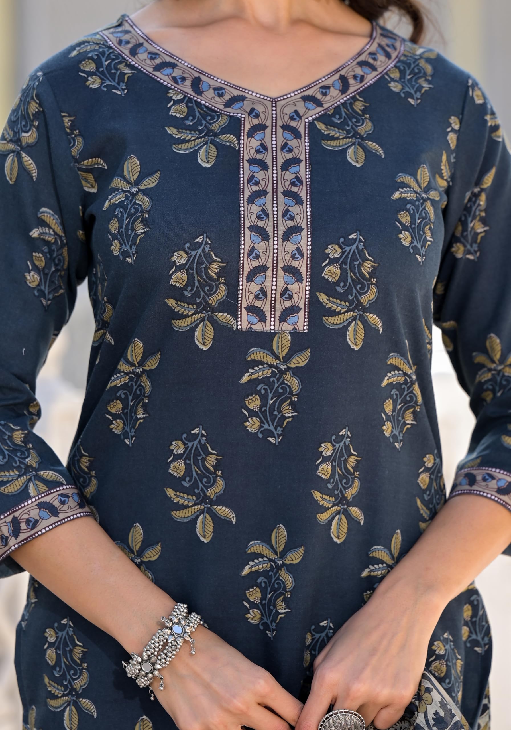 Nermosa Printed Straight Kurta And Pant Set With Dupatta (Large)