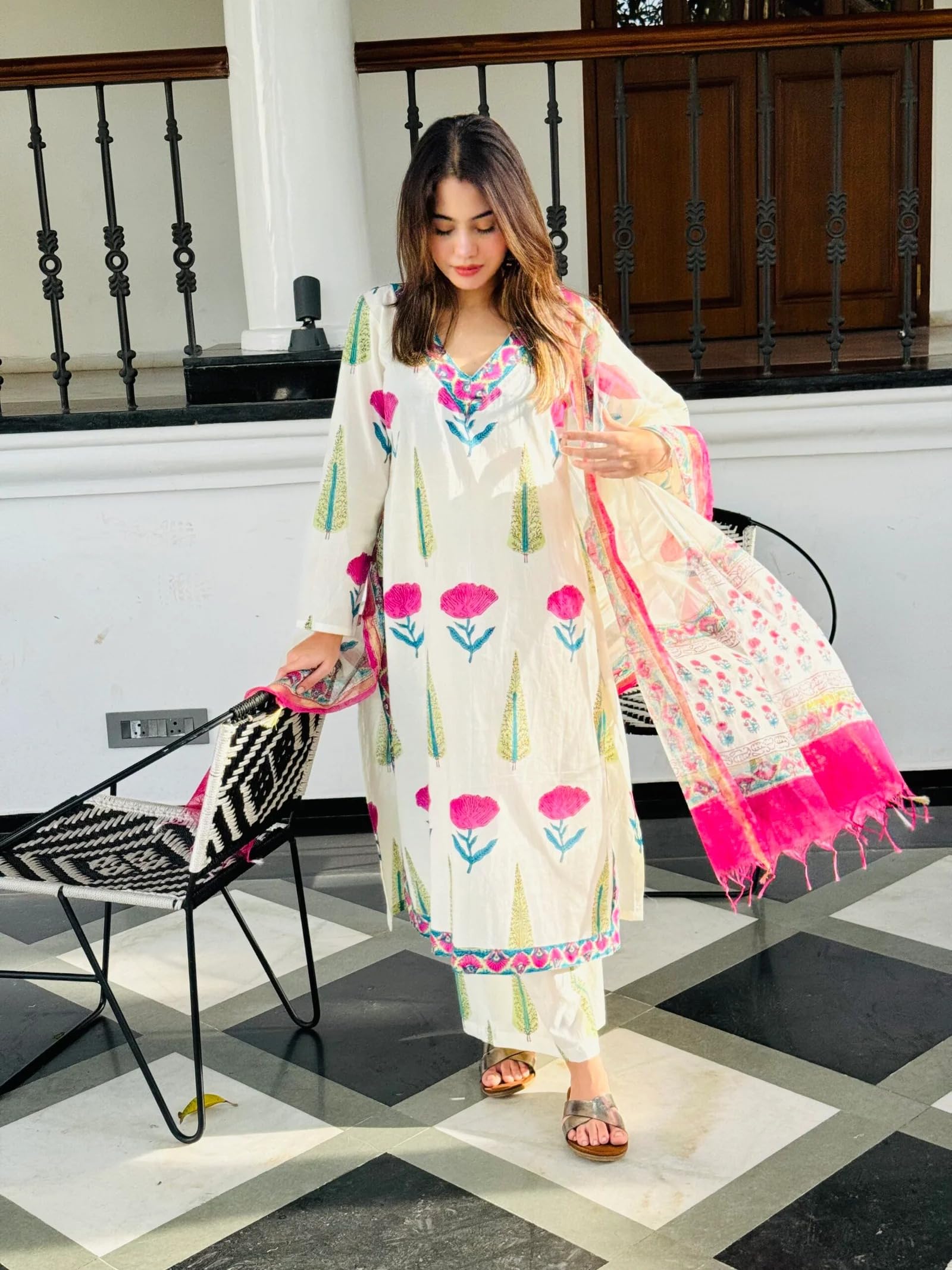 ANNI DESIGNER Women s Rayon Blend Printed Straight Kurta with Pants and Dupatta, white, L