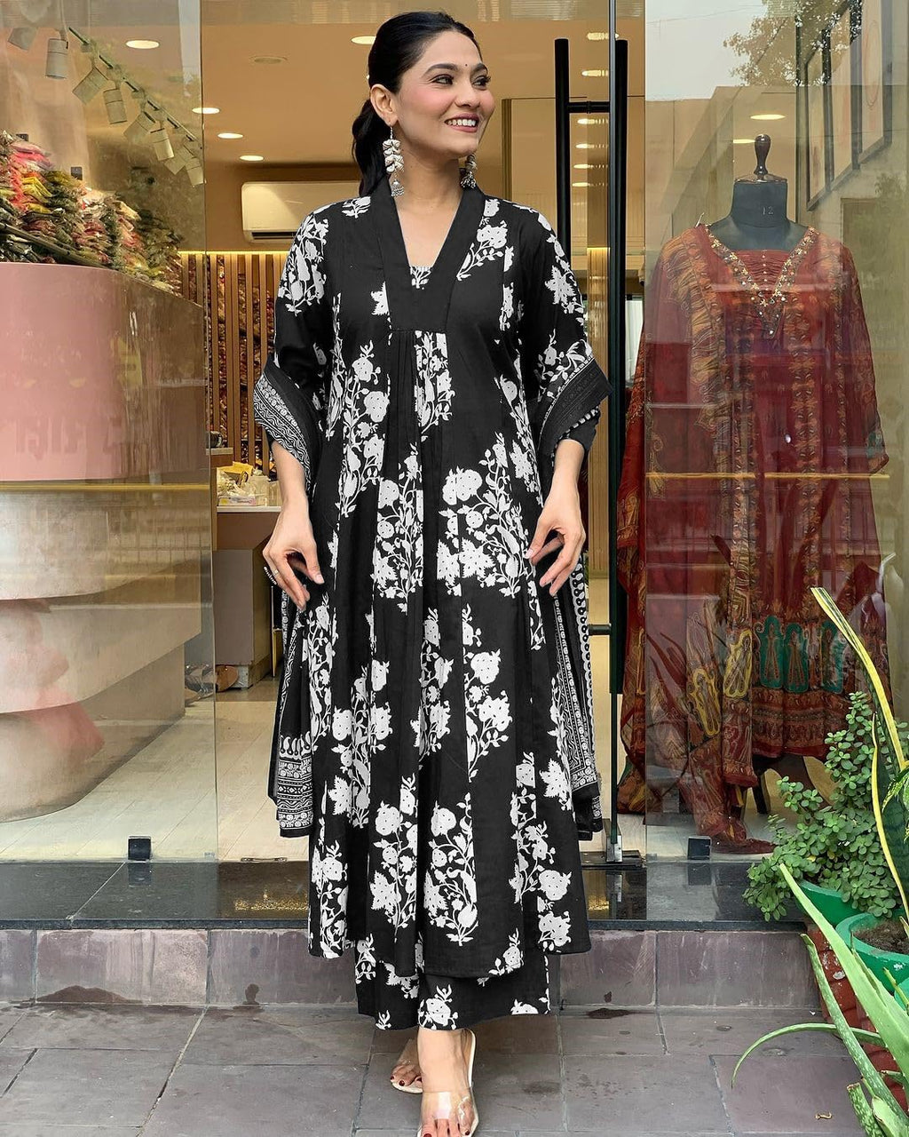 ANNI DESIGNER Women s Anarkali Viscose Kurta with Trousers and Dupatta, Black, 2XL