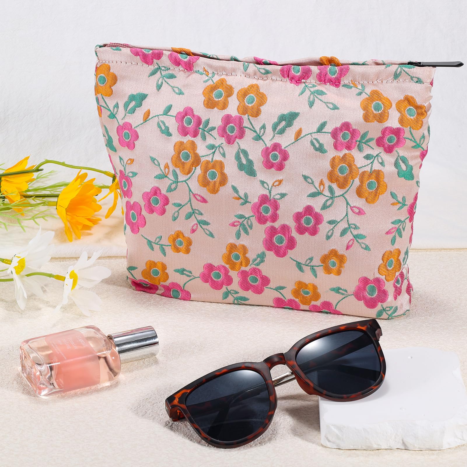 ZLFSRQ Daisy Flower Makeup Bag Travel Cute Floral Cosmetic Bags for Women Large Makeup Pouch Zipper Cosmetic Pouch for Purse Aes