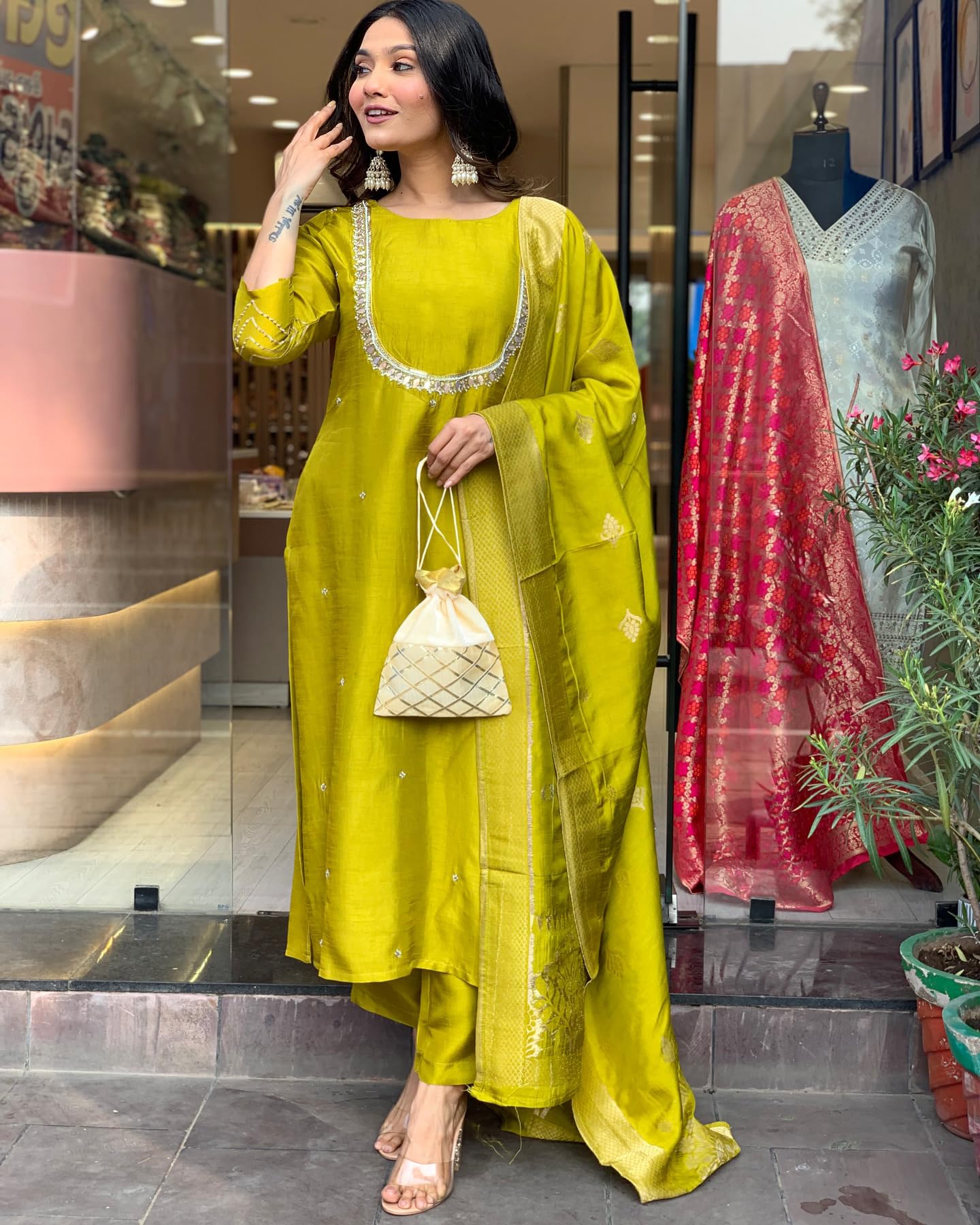 ANNI DESIGNER Ladies Silk Blend Straight Embroidery Kurta with Trousers and Dupatta, green, XL