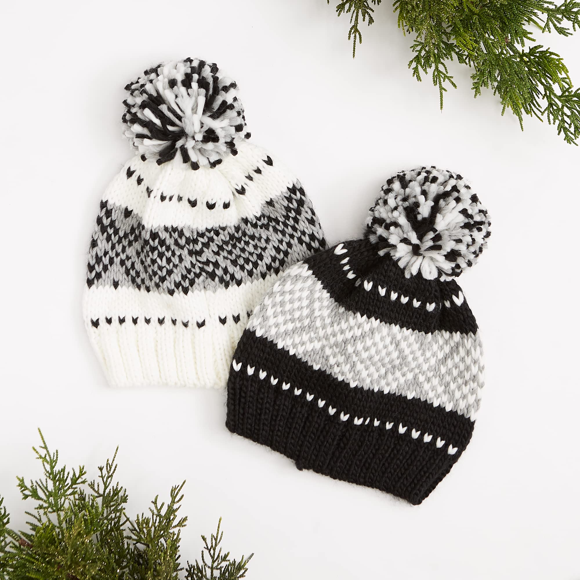 WHITE NORDIC BEANIE