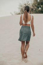 RipSkirt Hawaii | Length 2 with Pockets | Quick Wrap, Quick Dry, Travel Skirt with Side Pockets (12-14, Black Pearl Batik)