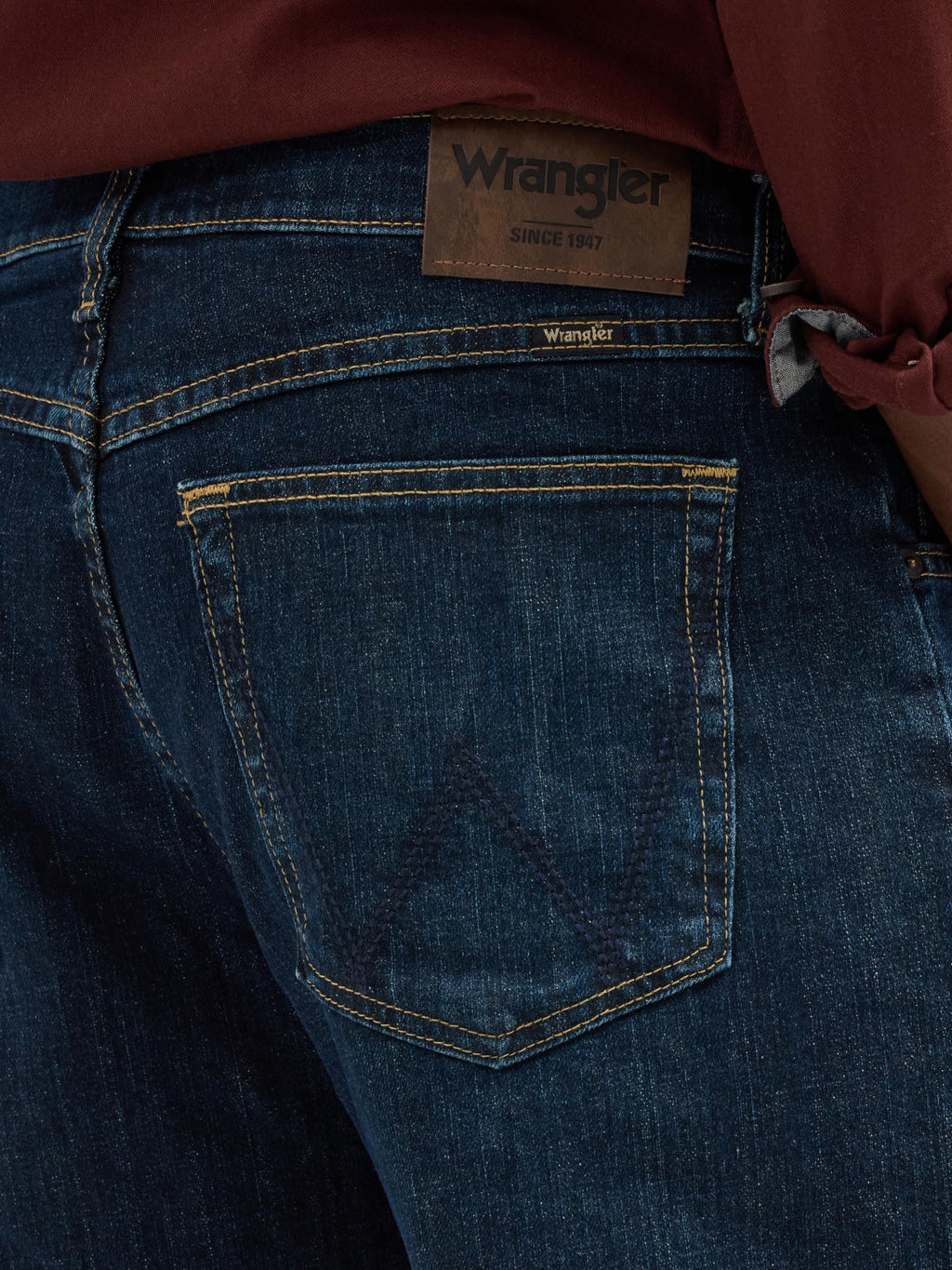 Wrangler Men's Free-to-Stretch Relaxed Fit Jean, Blackened Indigo