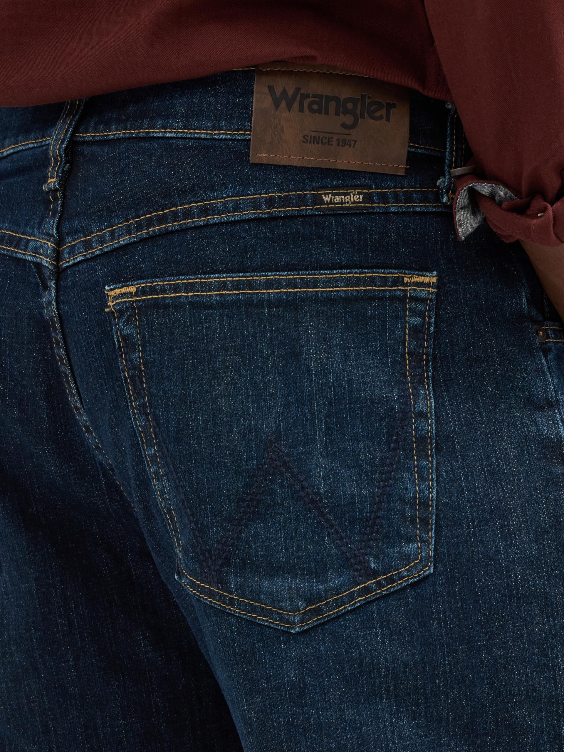 Wrangler Men's Free-to-Stretch Relaxed Fit Jean, Blackened Indigo