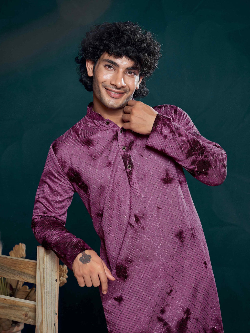 Vardha MenS Viscose Sequence Stitched Kurta, Flowy Pink Pattern Shibori Dyed Ethnic Kurtas For Men, Mandarin Collar, Pearl Butt