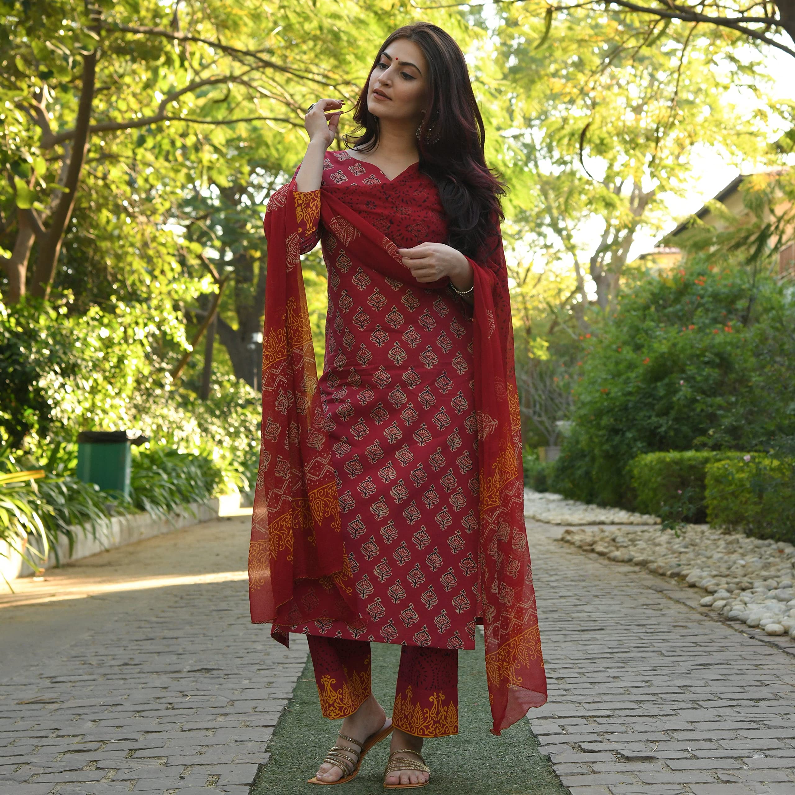ANNI DESIGNER Womens Cotton Blend Floral Printed Straight Kurta with Pants & Dupatta (Shank-Maroon_L_Maroon_Large)
