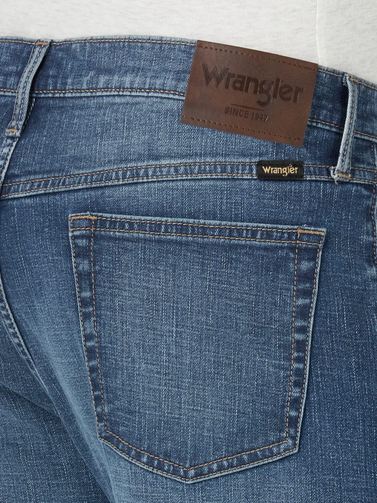 Wrangler mens Free-to-stretch Relaxed Fit Jeans, Milwaukee, 40W x 32L US