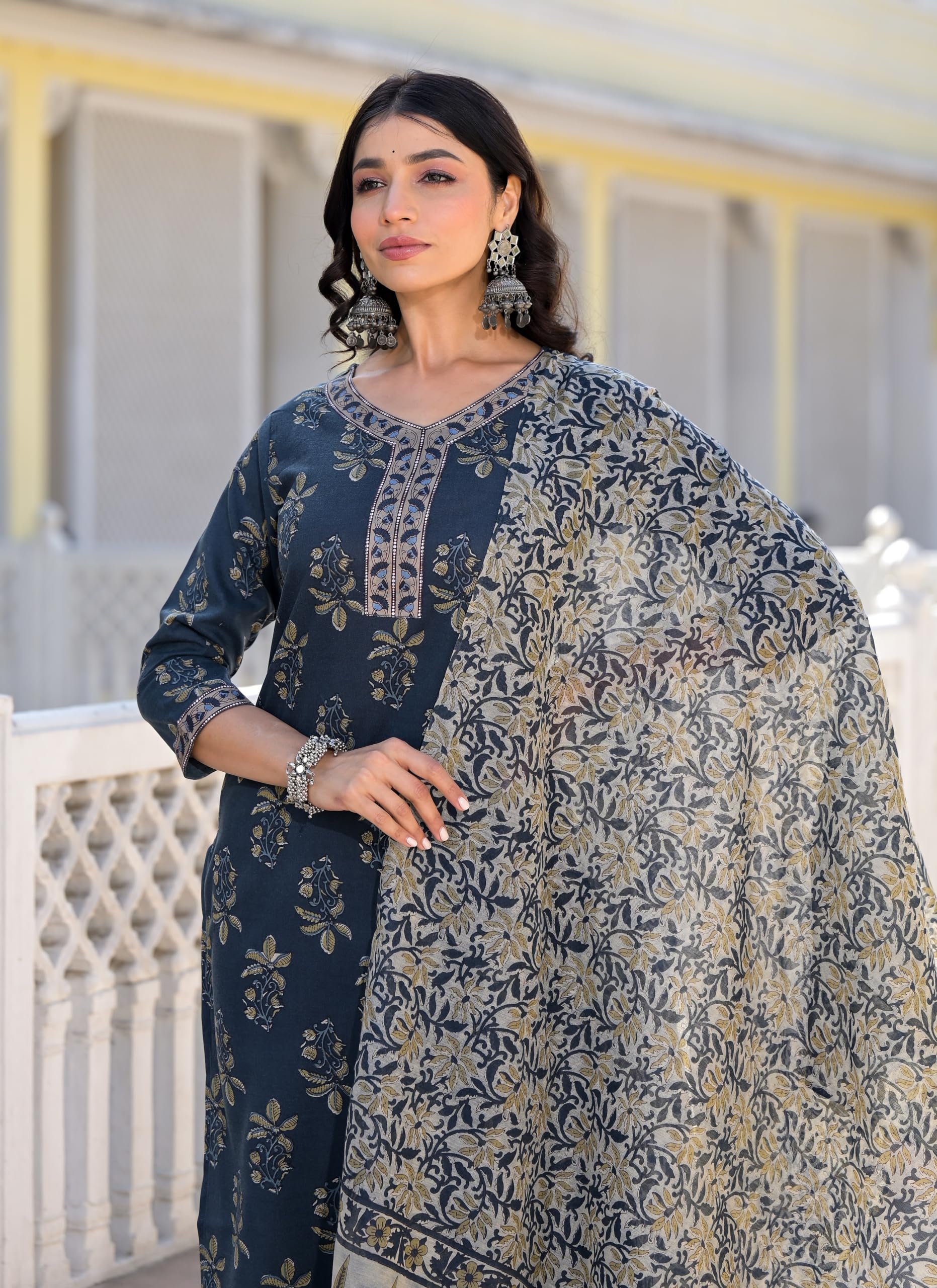 Nermosa Printed Straight Kurta And Pant Set With Dupatta (Large)