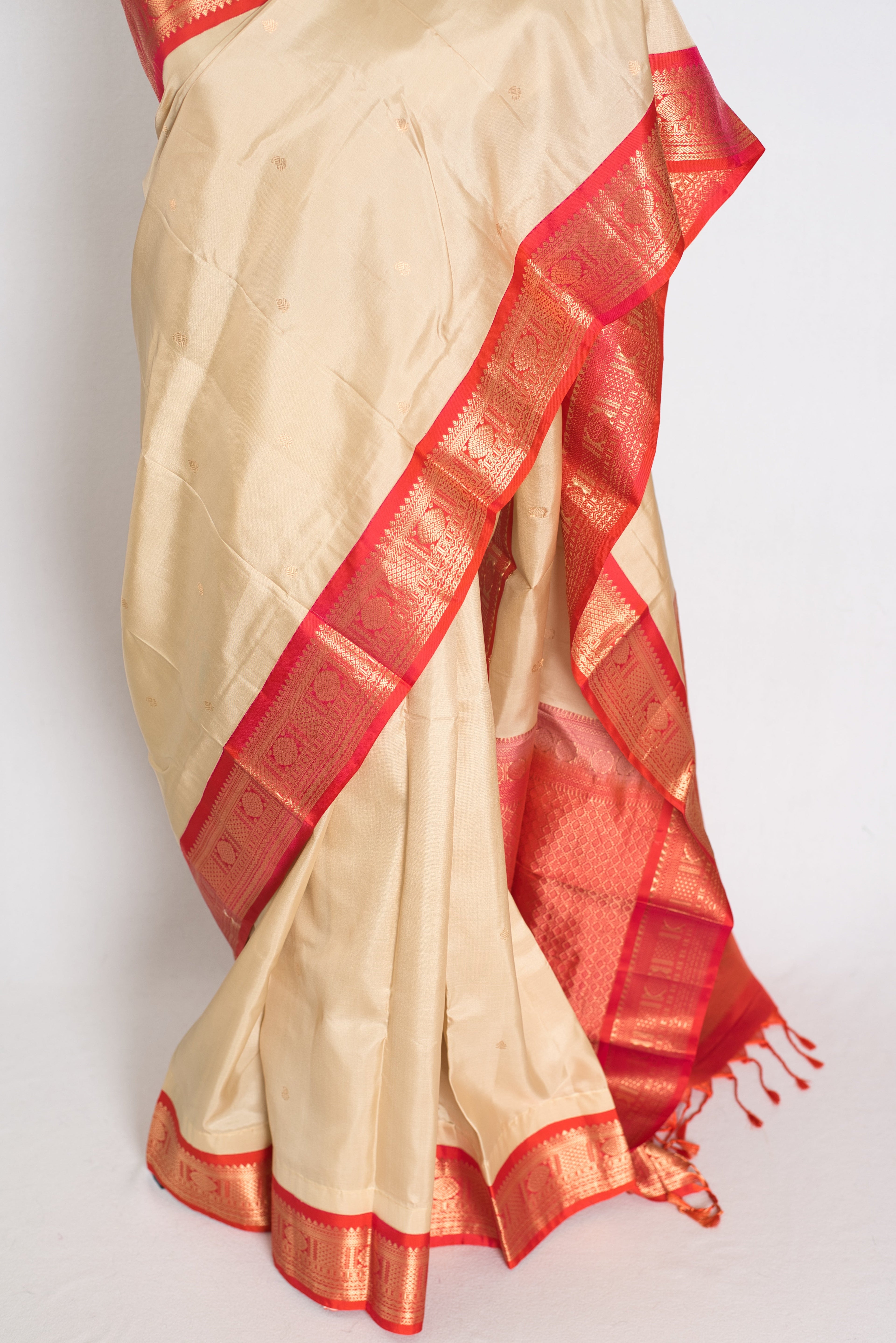 Mohini: Clay White & Coral Pink Kanjivaram Silk Saree | Silk Mark Certified