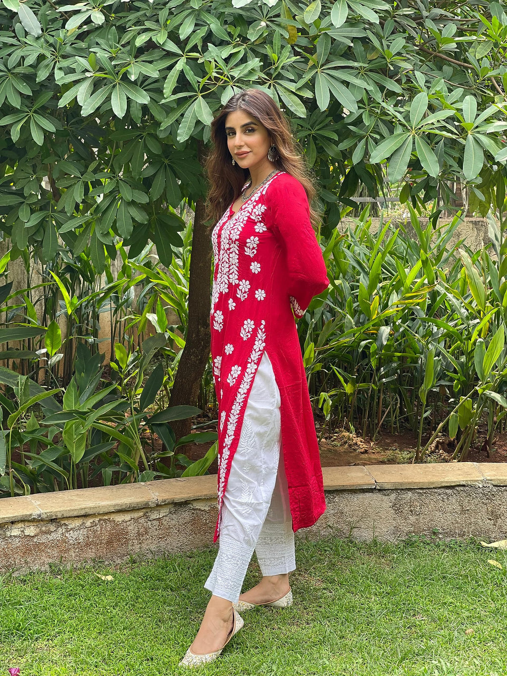 ANNI DESIGNER Womens Cotton Blend Straight Chikankari Embroidered Kurta (River RED_M_Red_Medium)
