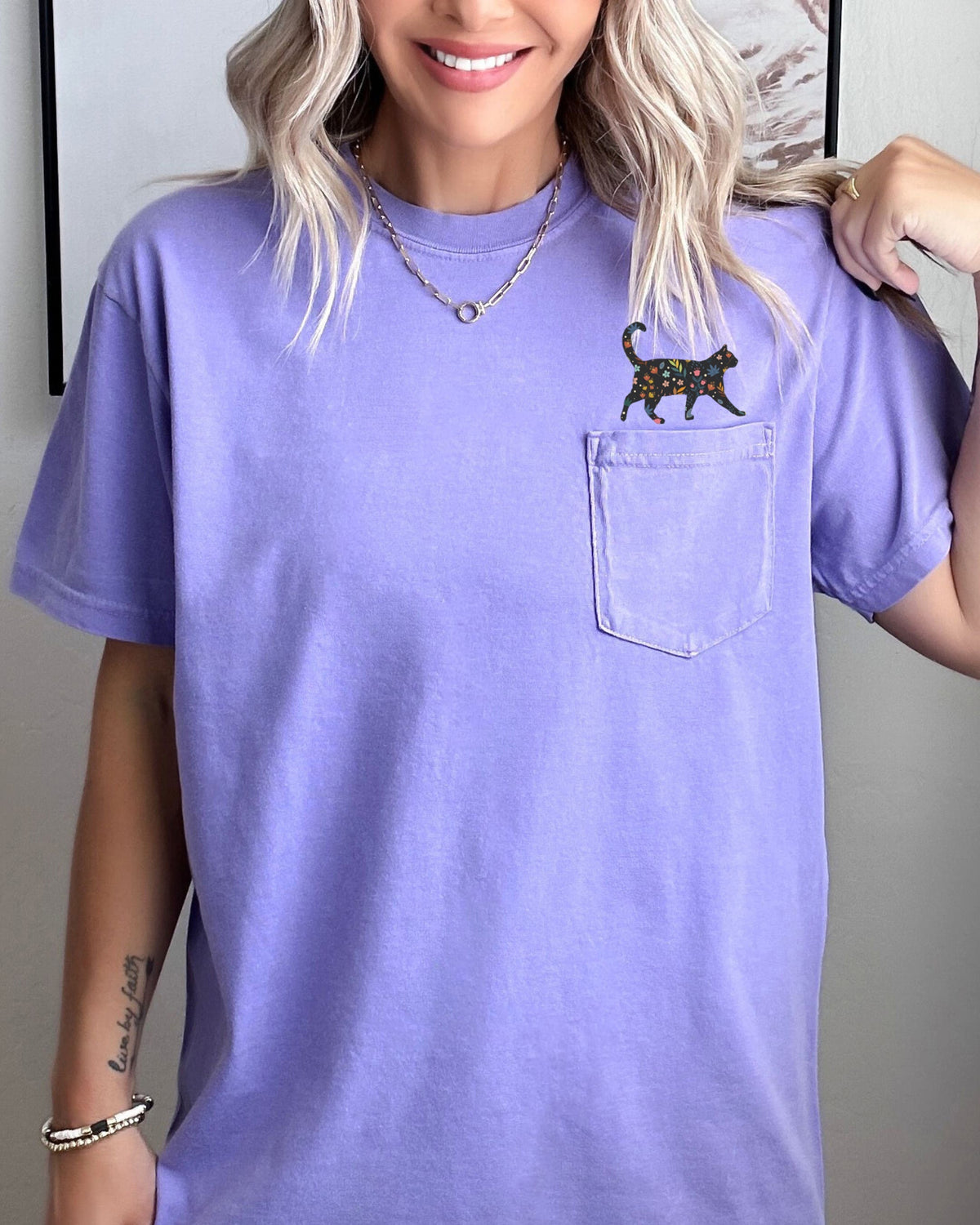 Cat Lover Kitty with flowers Comfort Colors Pocket T Shirt