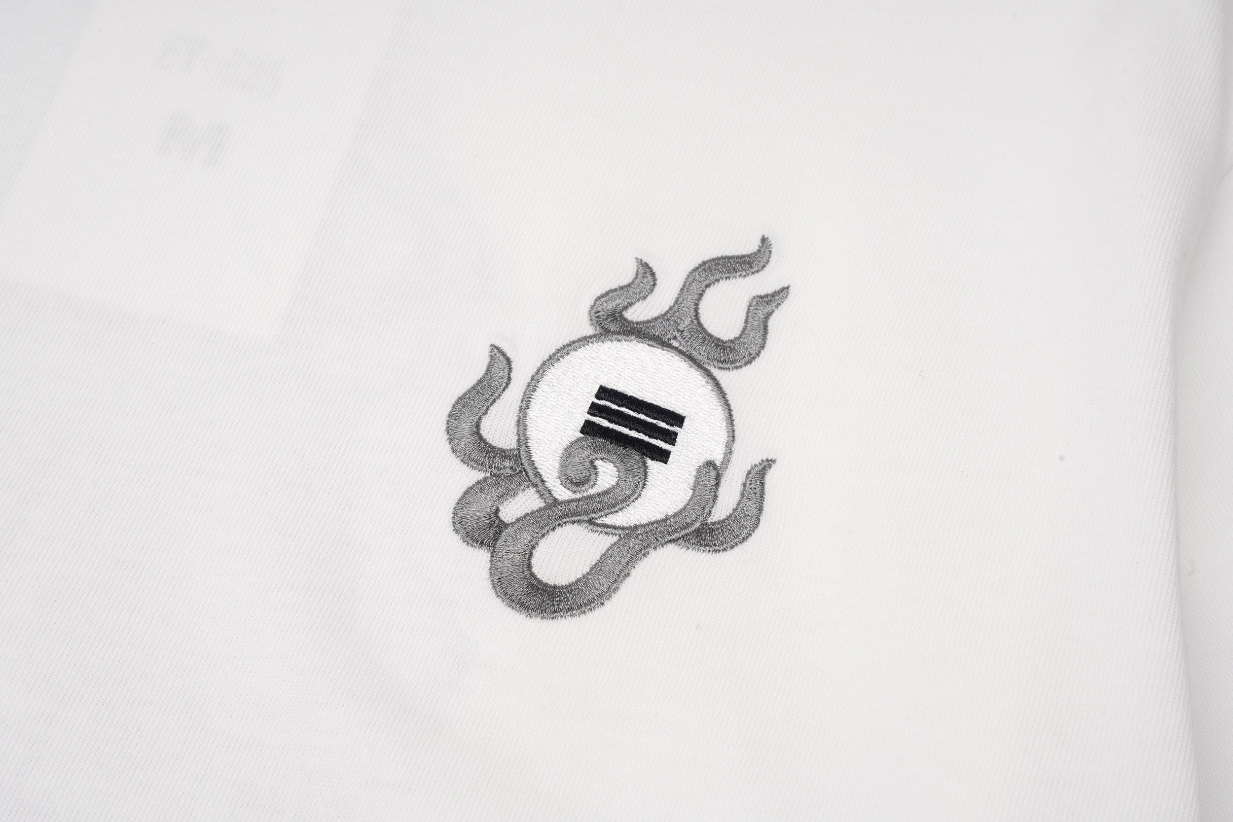 ET525 Kirin Embroidered Tee